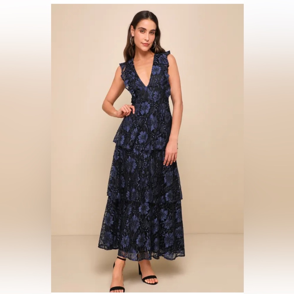 Lulus NWT navy floral tiered dress
